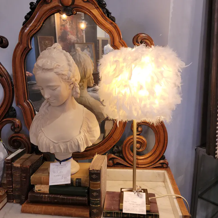 Bust and lamp.