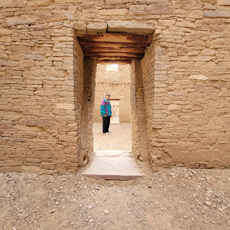 Riya in pueblo walls