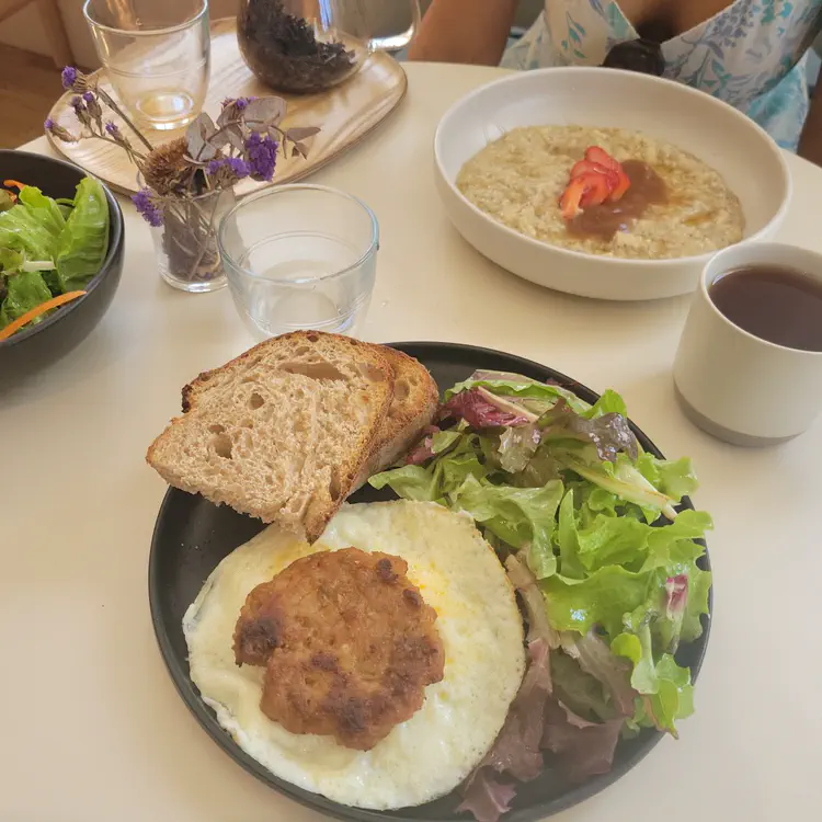 Gourmet cafe breakfast.