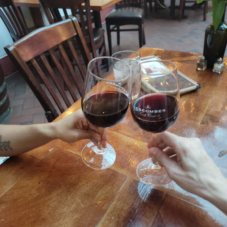 Hervé wine.