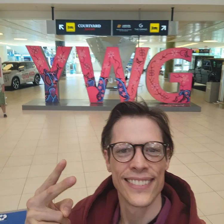 YWG selfie. Je suis tellement fatigué! Let's go on continue!